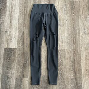 ALO Yoga Women's 7/8 High-Waist Ripped Warrior Legging Grey - Size: Small